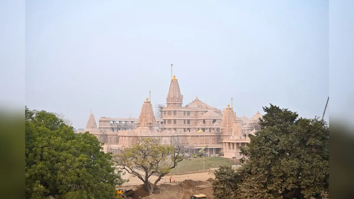 Ram Mandir: राम मंदिर चढ़ावा चोरी मामले में SIT की जांच तेज, अयोध्या पहुंची 3 सदस्यीय टीम, सुप्रीम कोर्ट में भी दायर हुई याचिका Ram Mandir