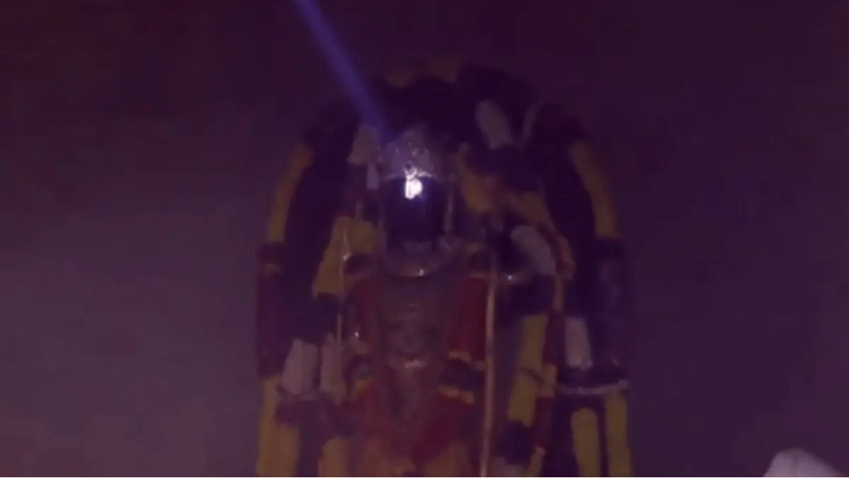 Soul-Stirring Visuals of Ram Lalla's 'Surya Tilak' in Ayodhya | WATCH Ram Lalla Surya Tilak in Ayodhya