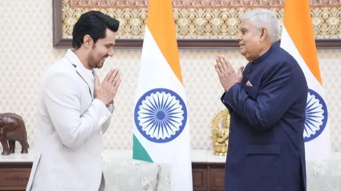 Randeep Hooda Meets Vice President Jagdeep Dhankar At His Residence, Calls His Humour 'Inspiring' Randeep Hooda was hosted by Vice President Jagdeep Dhankhar