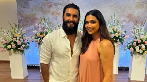 Deepika Padukone-Ranveer Singh Introduce Daughter Dua To Paparazzi In A Private Event, Inside Photos Go Viral Ranveer Singh-Deepika Padukone introduce baby Dua to paparazzi