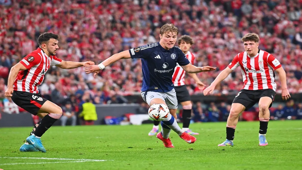 Rasmus Hojlund trying to get away from his markers