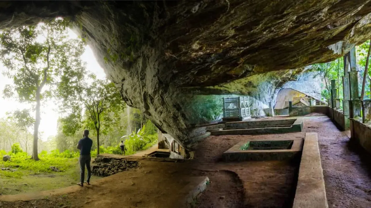 Ravana Cave in Sthreepura