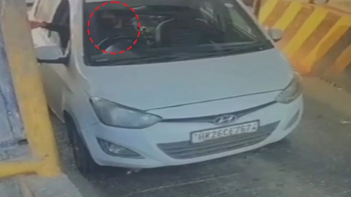 Red Fort Blast Accused Dr Umar in Mask Paying Toll Fee: Another CCTV Footage Offers Fresh Leads Red Fort Blast Accused Dr Umar in Mask Paying Toll Fee: Another CCTV Footage Offers Fresh Leads