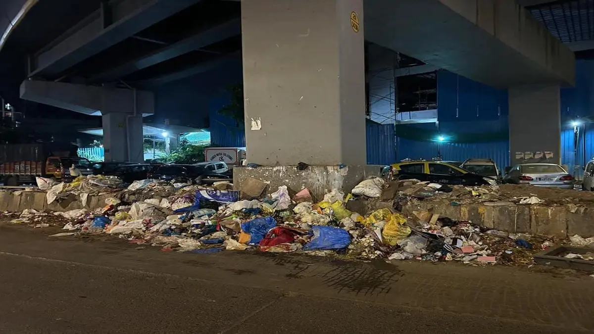 Reddit post on garbage on Mumbai roads goes viral, ignites heated debate.