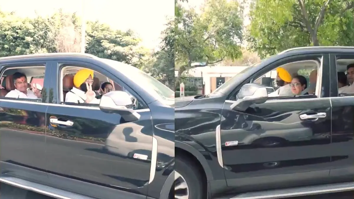 rekha gupta traveled in a car with all the ministers