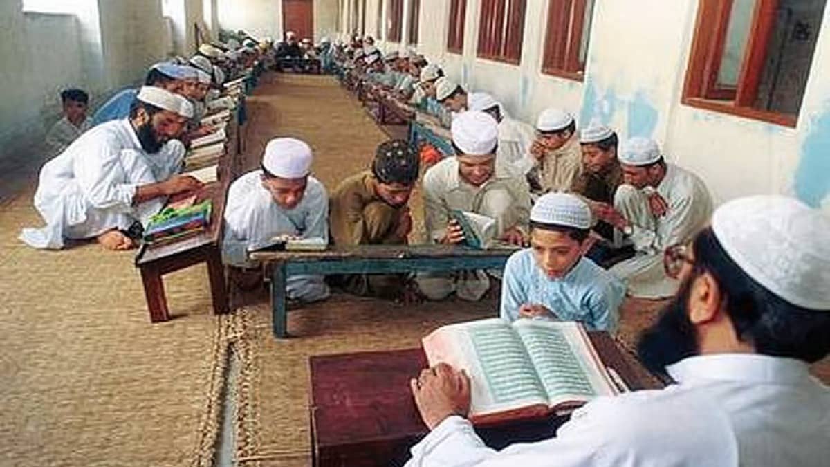 Religious Profiling In Kashmir Slammed As ‘Intimidation’; NC, PDP Demand Withdrawal Of Police Circulars