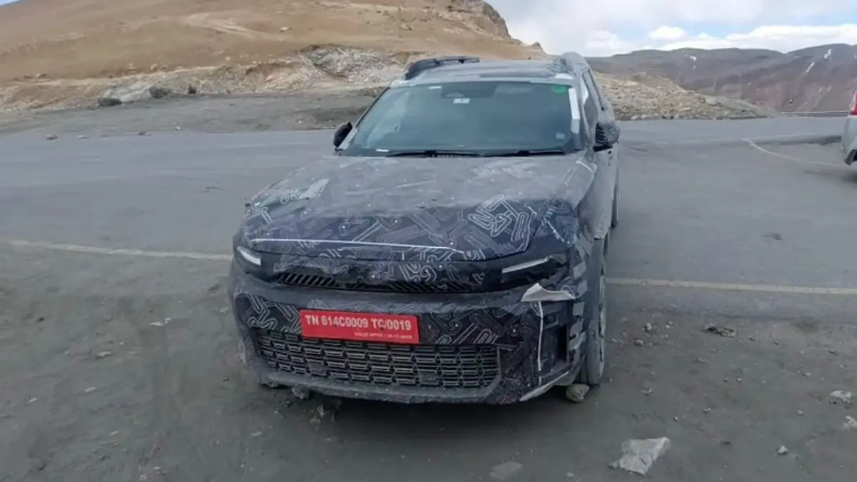 Renault Upcoming SUV Spied Testing in India - Is it the Duster? Renault's Upcoming 7-seater SUV Spied Testing