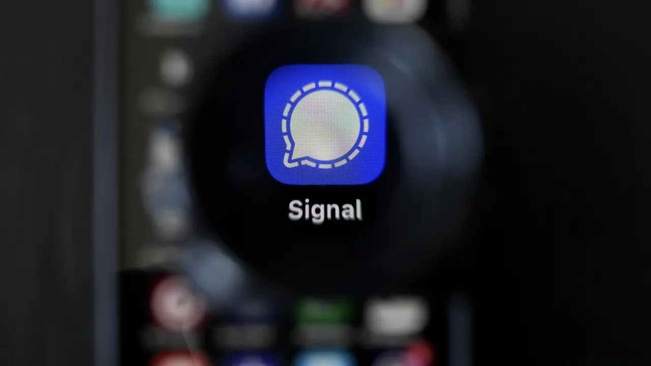 Even Republicans Are Worried: 60 Percent Say Signal Leak Is a Serious Issue Representative image.