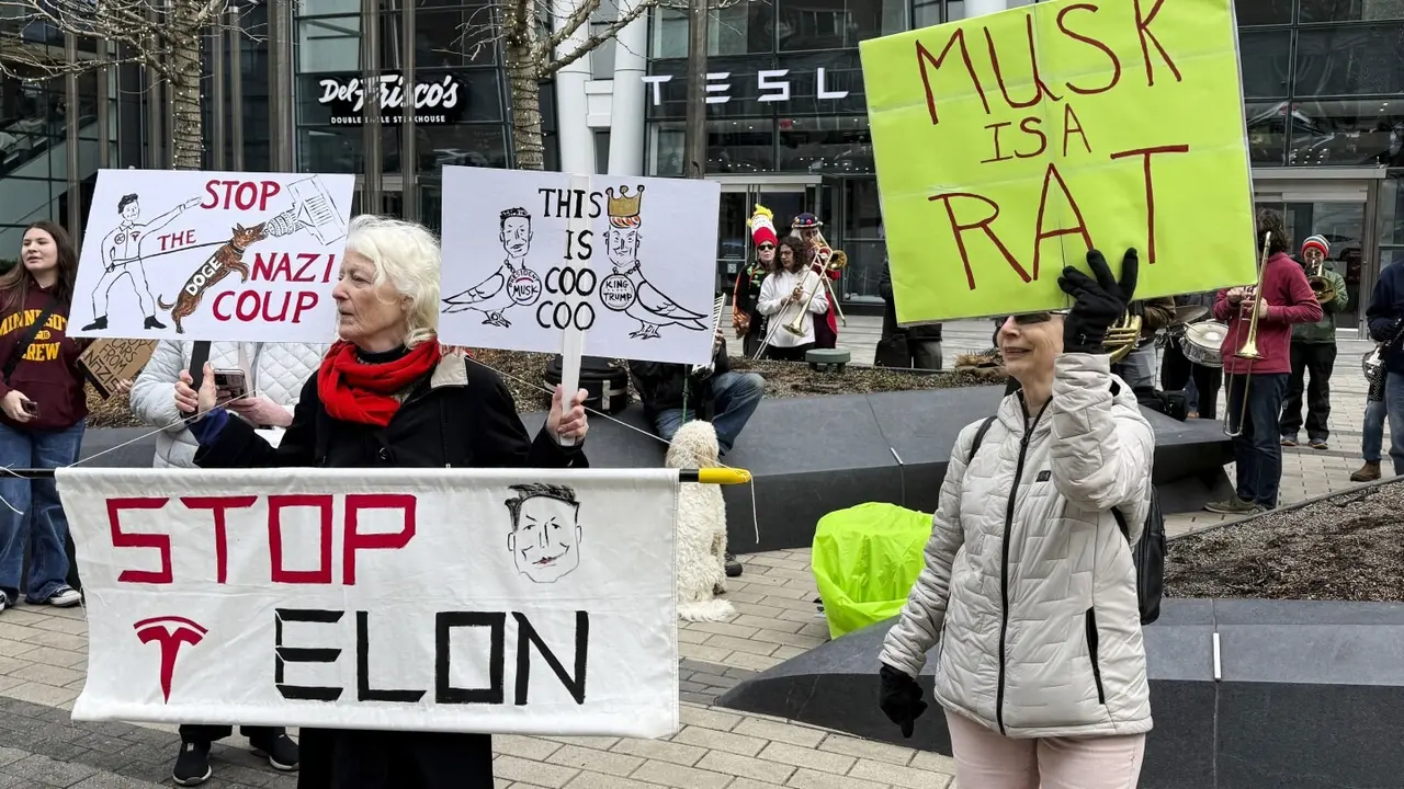 Hundreds to Protest at Tesla Showrooms Worldwide to Oppose Musk’s Influence on US Government Representative image.