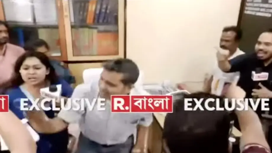 कोलकाता के जाधवपुर यूनिवर्सिटी में रिपब्लिक रिपोर्टर पर हमला क्यों? कैमरे में कैद हुई बदसलूकी, VIDEO Republic Bangla Crew attacked at Jadavpur University