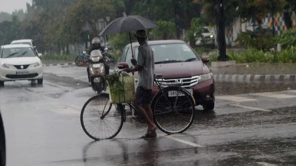 IMD predicts light rainfall in Mumbai-Delhi