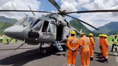Kedarnath Tragedy: 1500 लोग फंसे, परिवार से टूटा संपर्क; रेस्क्यू जारी, वायुसेना ने संभाली कमान Kedarnath Tragedy: 1500 लोग फंसे, परिवार से टूटा संपर्क; रेस्क्यू जारी, वायुसेना ने संभाली कमान