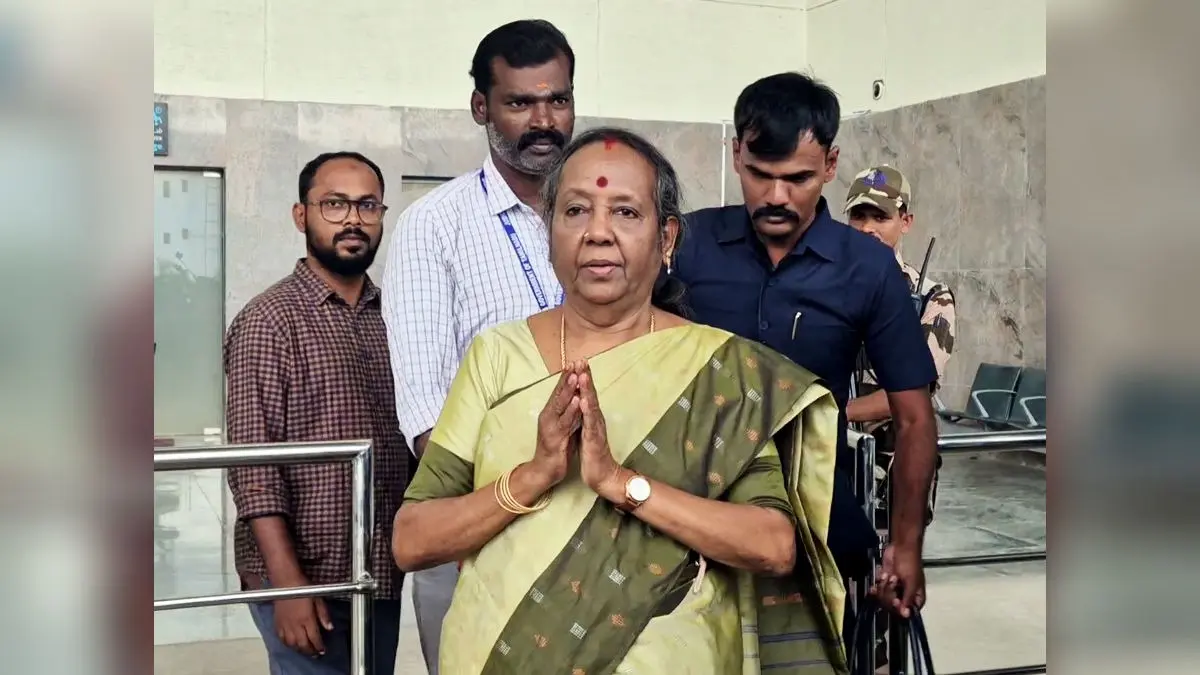 'All Fine In Hospital, Receiving Good Treatment': Retd Judge In Charge Of Inquiry Into Karur Stampede Meets Victims Retired High Court judge Aruna Jagadeesan visits Government Medical College and Hospital, where injured are undergoing treatment, in Karur.