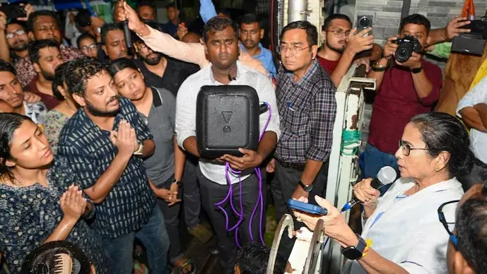 Kolkata Horror: Protesting Doctors End Strike After 42 Days, To Resume Essential Duties Tomorrow RG Kar Doctors Demand Kolkata Top Cop's Removal As Deadlock With Mamata Continues