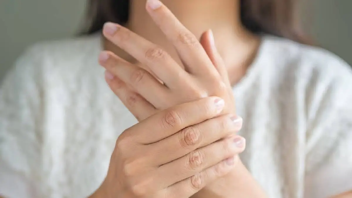 Right Hand Itching: सीधे हाथ में खुजली क्यों होती है? जानें