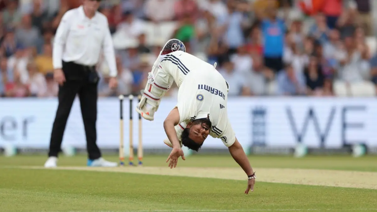 Rishabh pant record breaking century in headingley overpass ms dhoni test hundred celebration sparks internet