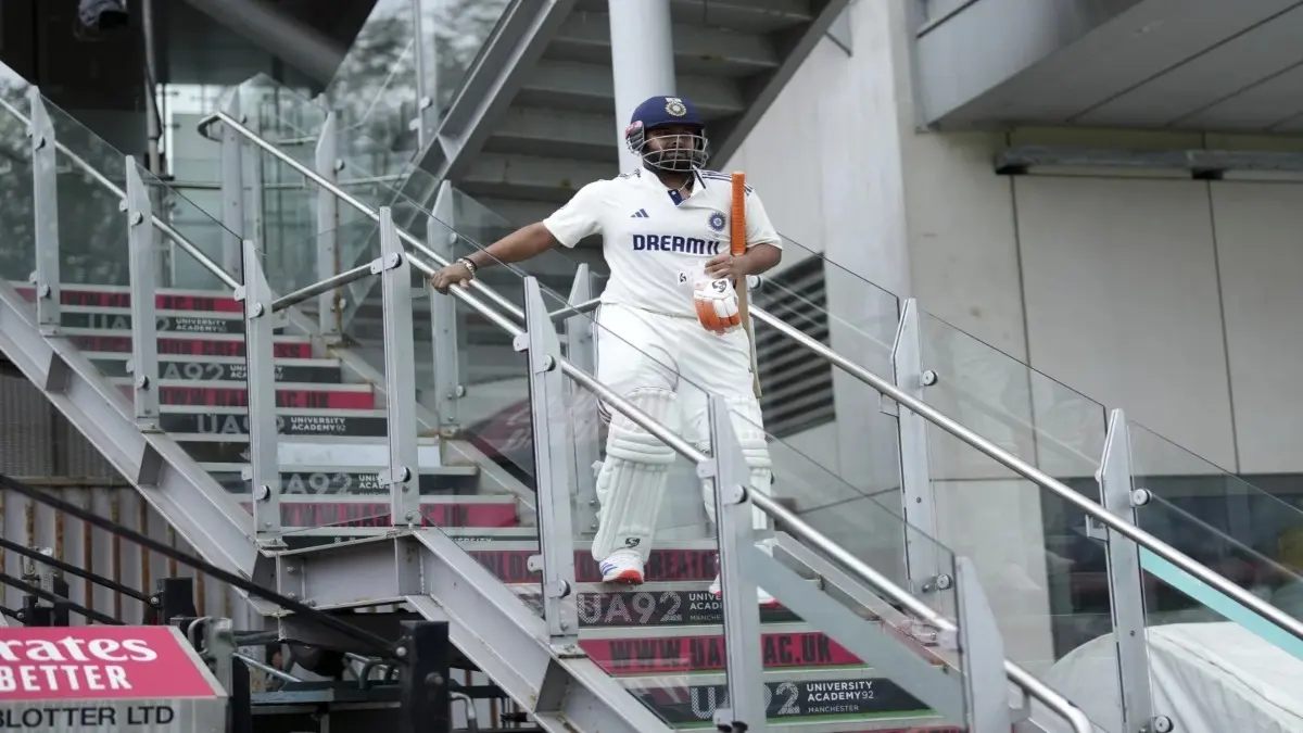 Rishabh Pant returns to bat during IND vs ENG 4th Test
