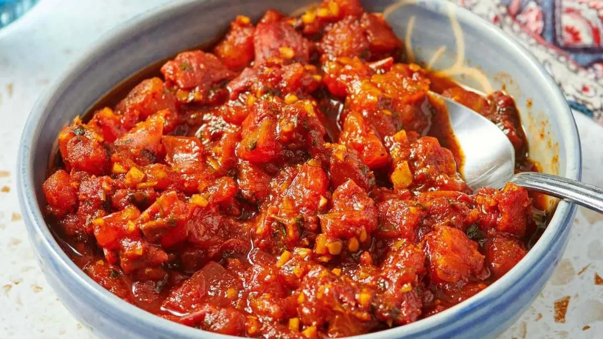 Chutney Recipe: भुने टमाटर की चटपटी चटनी फटाफट बनाएं, स्मोकी फ्लेवर वाली रेसिपी खाने का स्वाद बढ़ा देगी Roasted Tomato Chutney