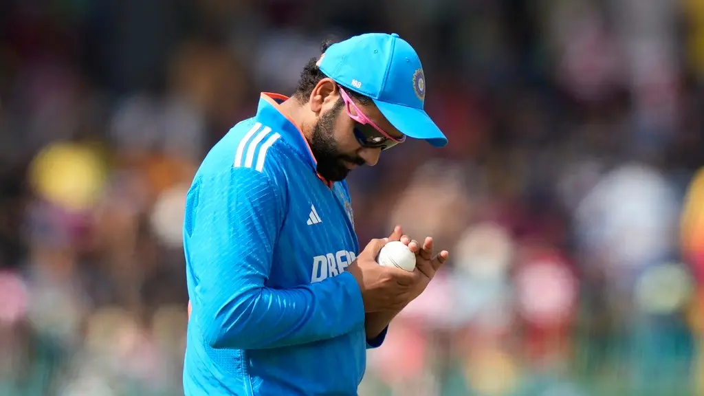 When Rohit Sharma stopped his Lamborghini and shook hands with the fans