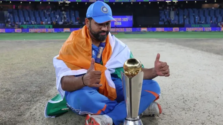 Rohit Sharma Should RETIRE From ODIs? Ex-RCB Star AB De Villiers' Sensational Take After India's ICC Champion Trophy 2025 Win Rohit Sharma with the Champions Trophy