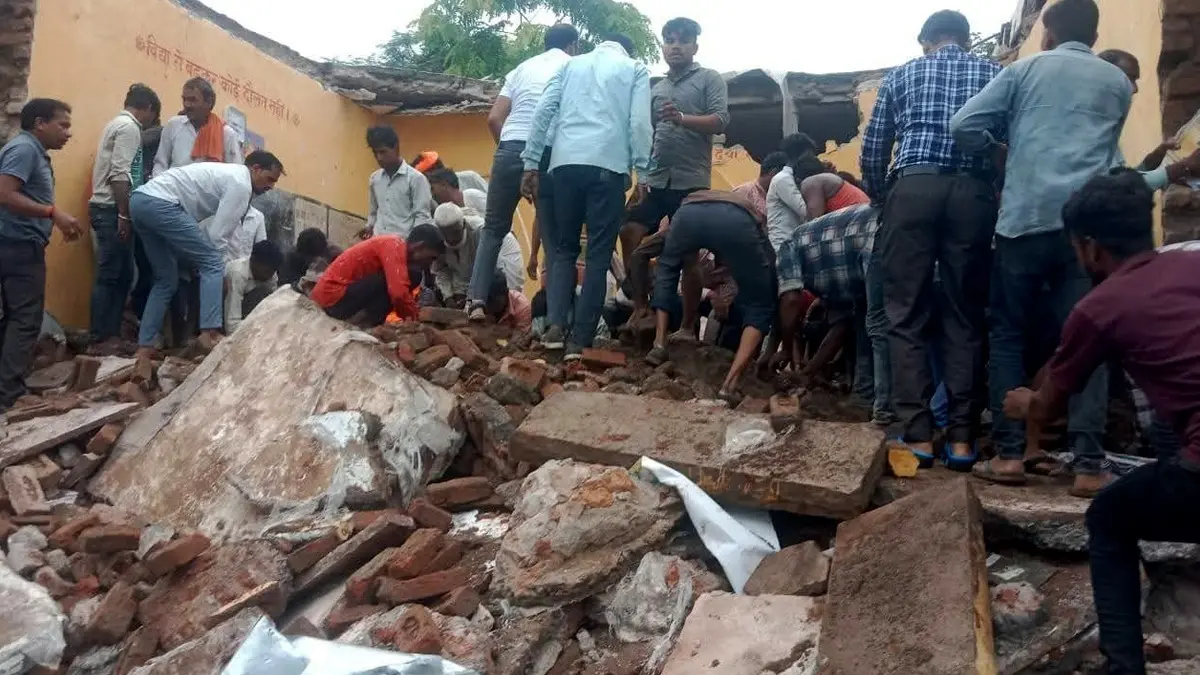 Roof Of School Collapses In Rajasthan's Jhalawar Amid Heavy Rains, 7 Dead, Over 30 Injured Roof Of School Collapses In Rajasthan's Jhalawar, Several Children Feared Trapped Under Debris