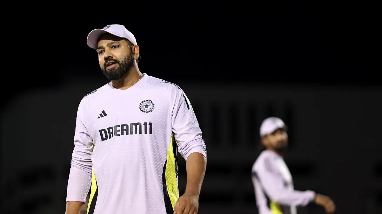 Rohit Sharma Deboards Team Bus At The Last Moment, Viral Video Claims India Skipper Forgot His Phone Inside The Stadium Rohit Sharma