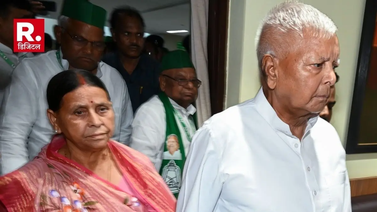 Ruckus at Lalu-Rabri residence in patna protest against MLA Satish Kumar