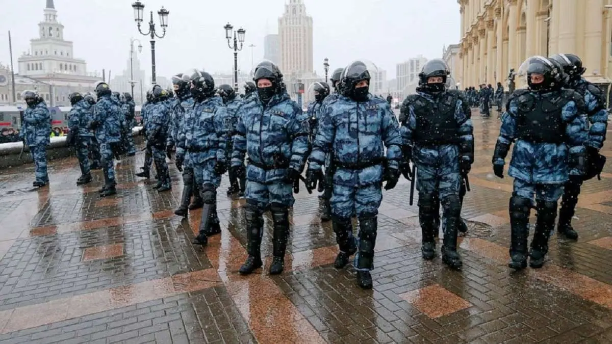6 policemen and a priest killed and several injured after suspected terrorists attacked 3 place in Russia including police post