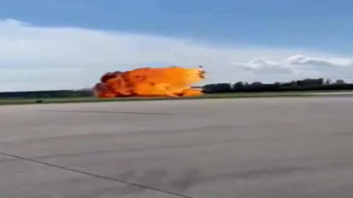 Russian passenger jet crashes