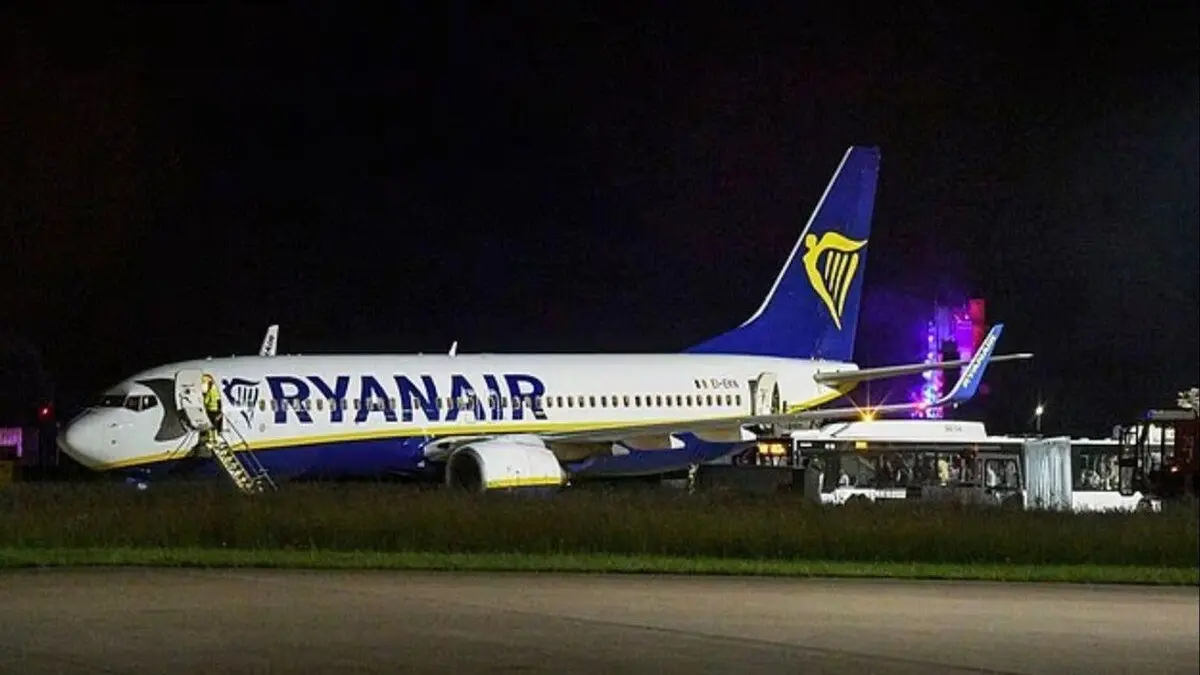 Ryanair Boeing 737 From London Crashes Into Barrier At Greek Airport After Severe Turbulence Ryanair Boeing 737 From London Crashes Into Barrier At Greek Airport After Severe Turbulence