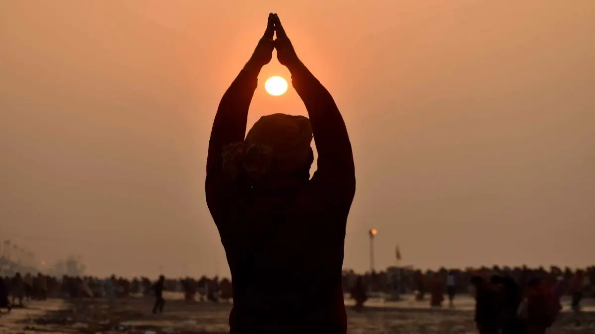 'Sab Tirath Baar Baar, Gangasagar Ek Baar': Millions of Devotees Take Holy Dip 'Sab Tirath Baar Baar, Gangasagar Ek Baar': Millions of Devotees Take Holy Dip