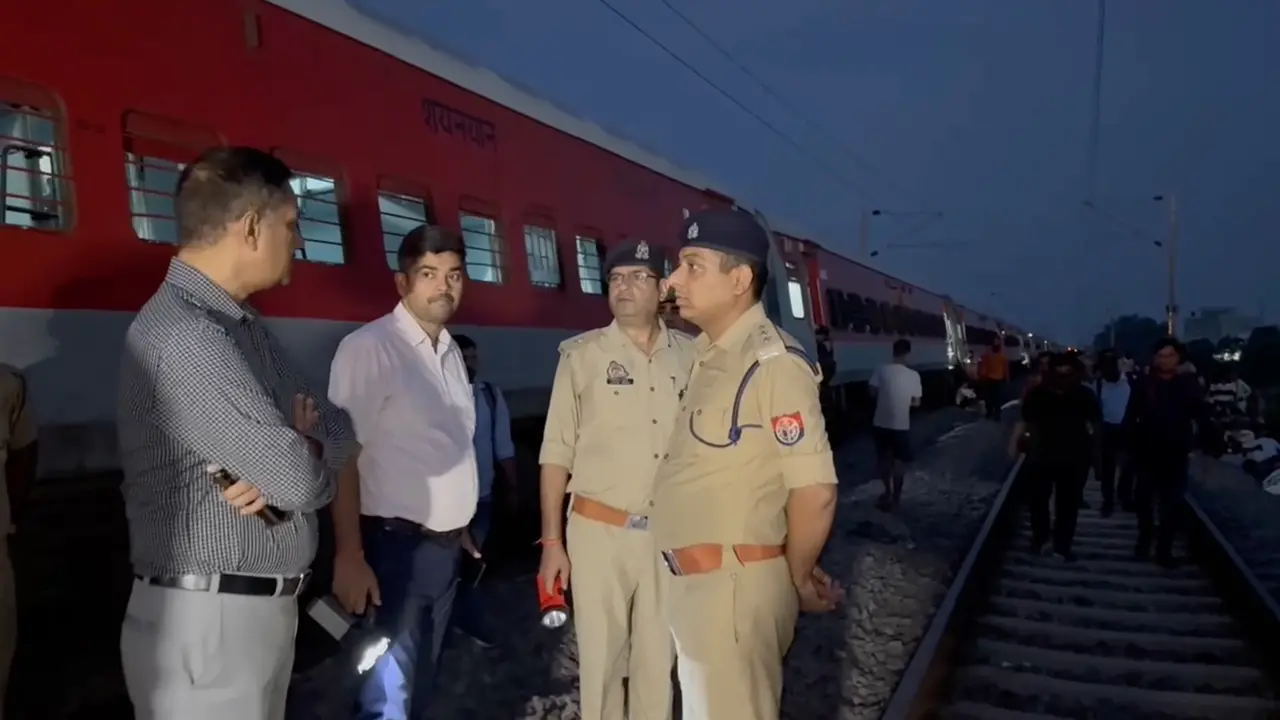 20 Coaches Of Sabarmati Express Derail Near Kanpur, No Casualties; Helpline Numbers Issued | LIVE Sabarmati Express train derails