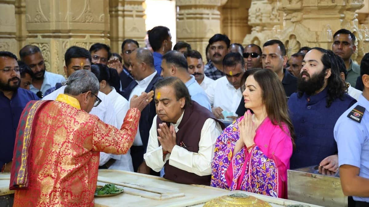 Sacred Start To The Year: Mukesh, Nita & Anant Ambani Offer Prayers At Somnath Temple, Donate Rs 5 Crore
