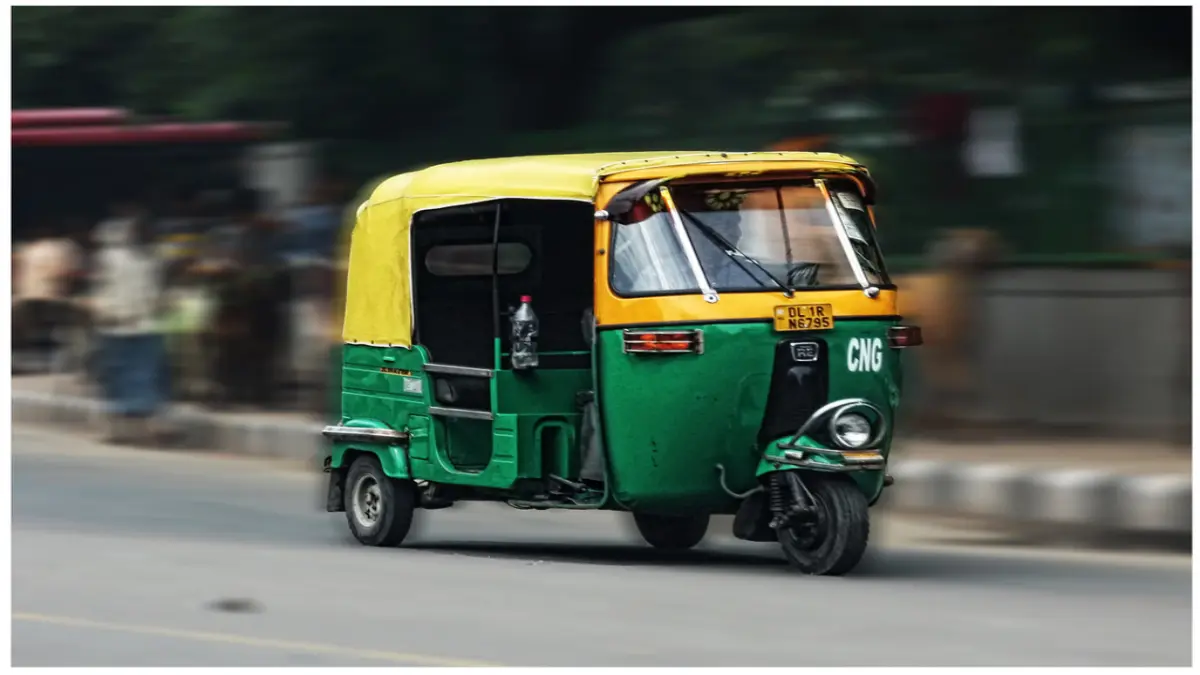 CNG Autos Out, EVs In: Delhi to Stop ICE Two-Wheeler Registrations from 2026