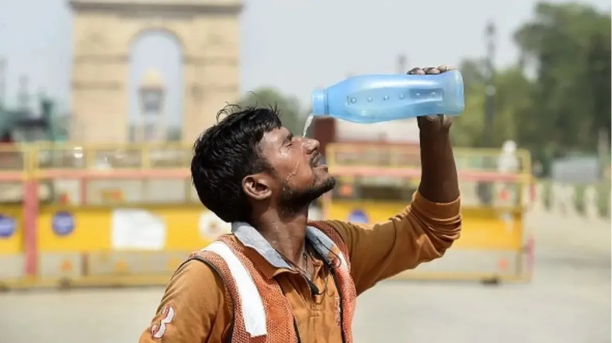 Scorching Heat, Toxic Air and Low Wages: Delhi’s Outdoor Workers Battle Health and Hunger