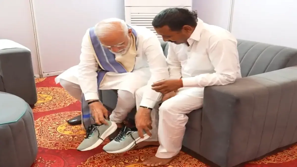 WATCH | Haryana Man Wore Shoes After 14 Years—Only When PM Modi Put Them On