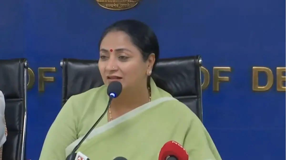 Delhi Cabinet Approves Draft Bill to Regulate Fees in All Private, Government Schools