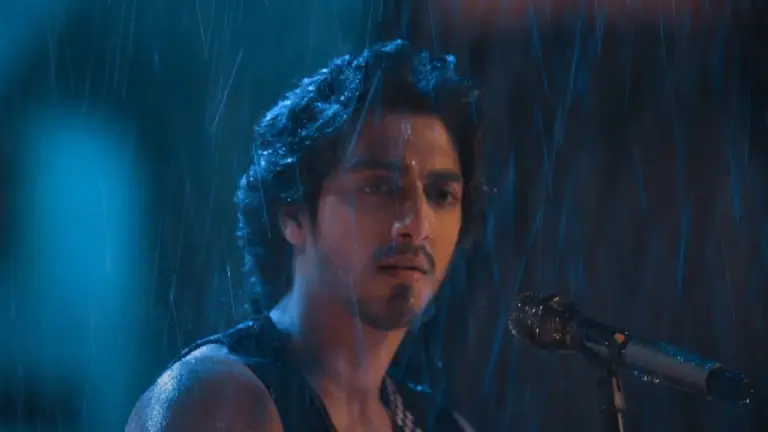 Saiyaara Day 8: दर्शकों पर चढ़ा रोमांस का बुखार, आज 200 करोड़ के क्लब में एंट्री पक्की, बना डाला बड़ा रिकॉर्ड Saiyaara