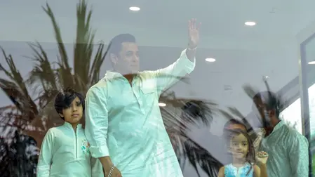 Salman Khan wishes fans on Eid