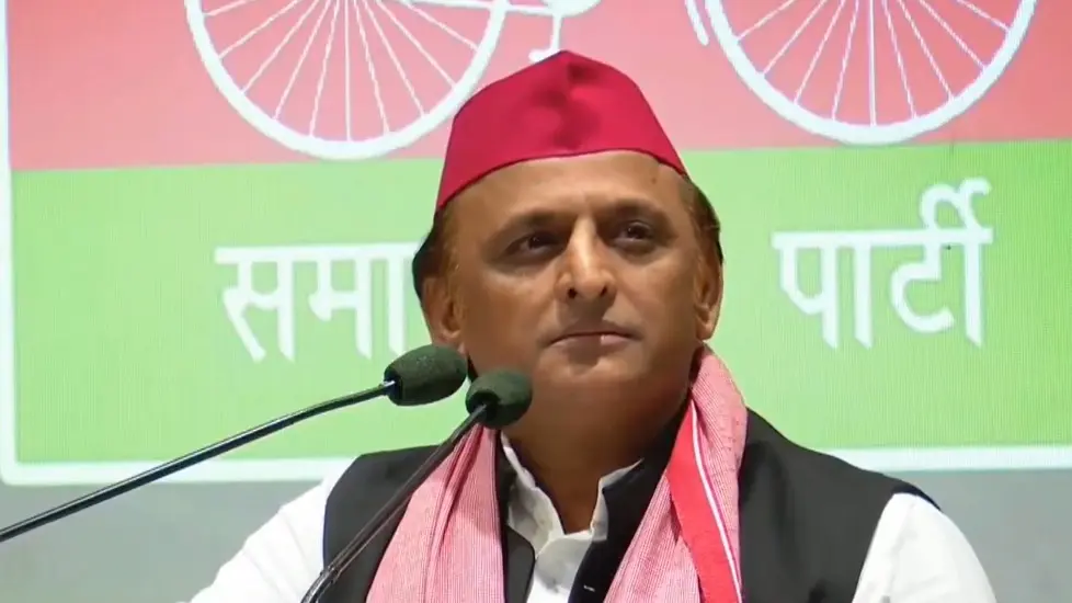 Samajwadi Party president Akhilesh Yadav stokes controversy, equates Hindu seers with mafias