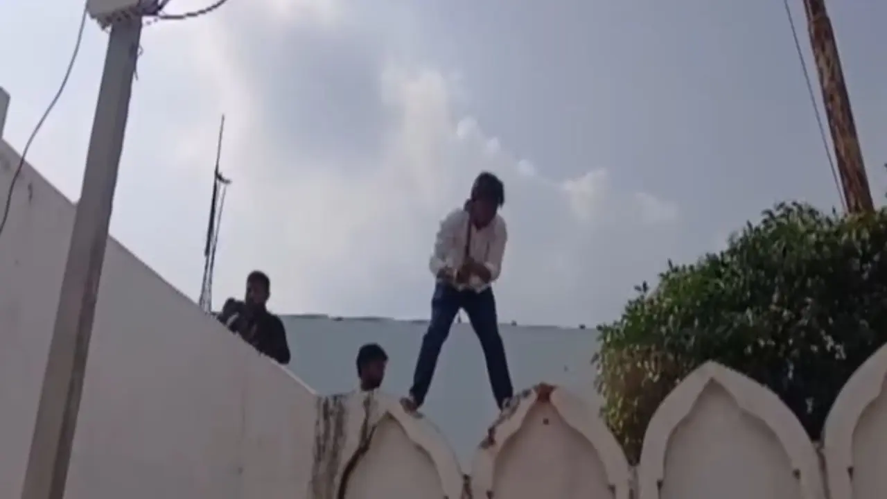 sambhal cm yogi bulldozer fear Residents began demolishing illegal masjid