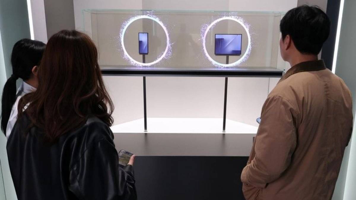 Samsung S Tri Fold Phone Showed Off At APEC 2025 But Launch Details Samsung Trifold 16 9.webp