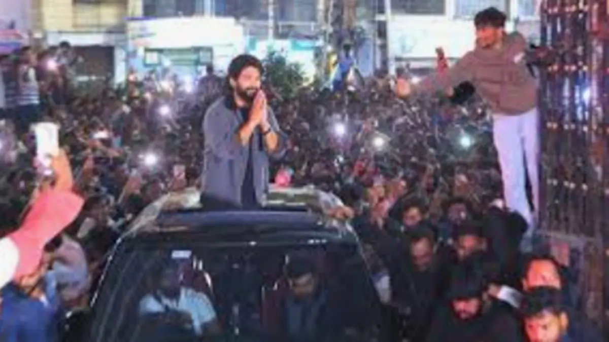Sandhya Theatre Turns Fortress as Allu Arjun’s 'Arya 2' Re-Release Draws Wild Crowds