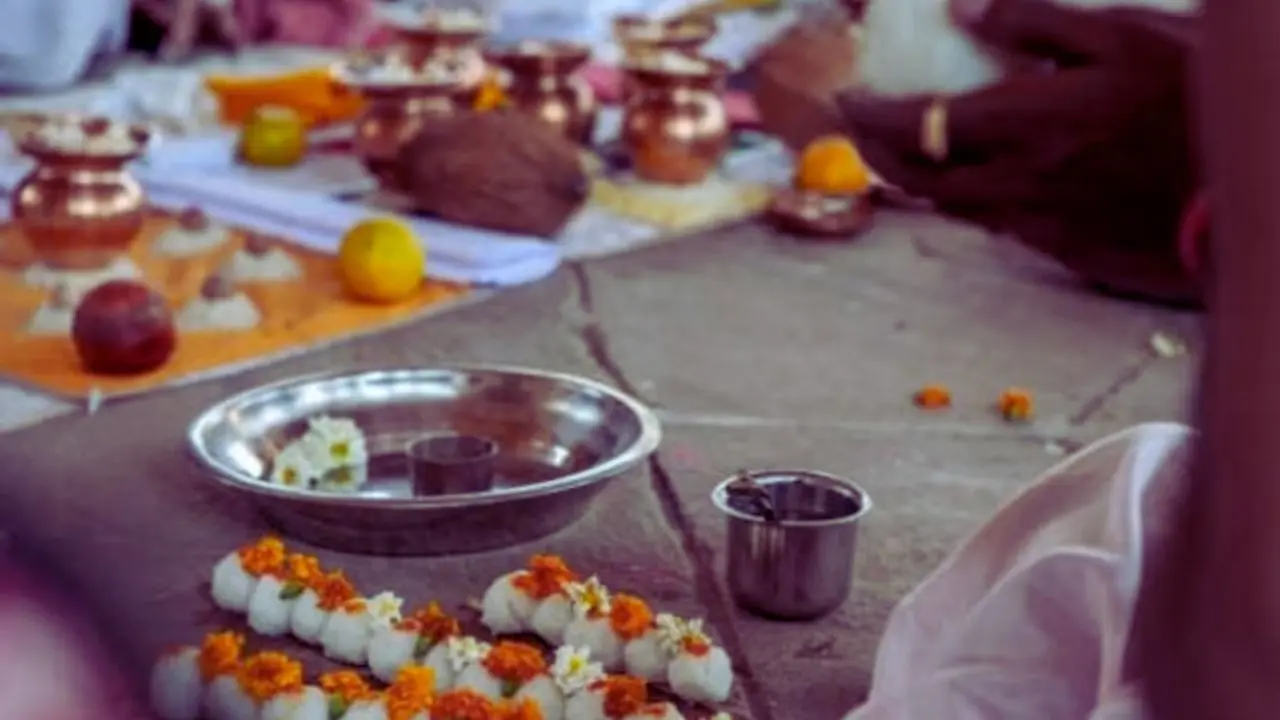 Sarva Pitri Amavasya 2025: Know The Exact Date, Subh Muhurat, Rituals And Significance Of Pitri Paksha Final Day Sarva Pitri Amavasya 2025: Date, Muhurat, Rituals & Spiritual Significance