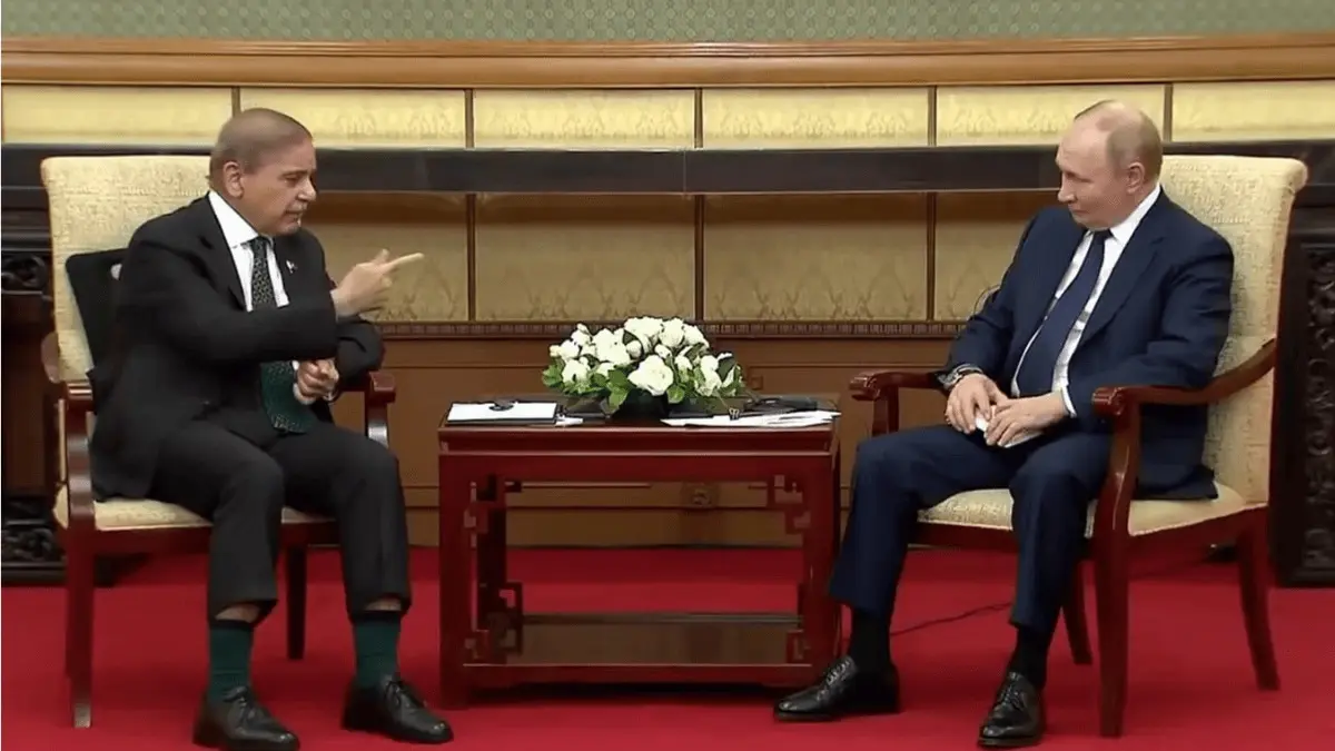 “Saving Pakistani taxpayer money by wearing......”: Pakistan PM Shehbaz Sharif Trolled Over Pants in Meeting With Putin | Video