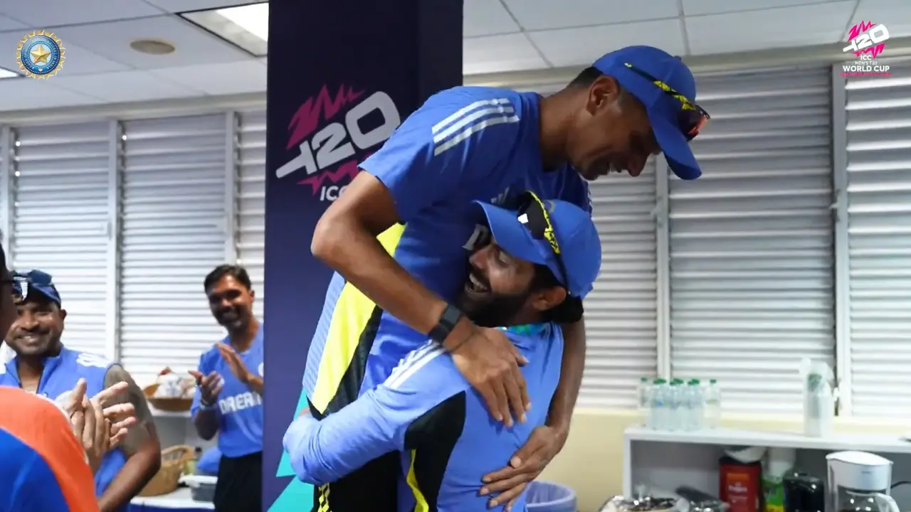 Ravindra Jadeja lifts Rahul Dravid in the air during best fielder medal ceremony after IND beat AFG Ravindra Jadeja, Rahul Dravid