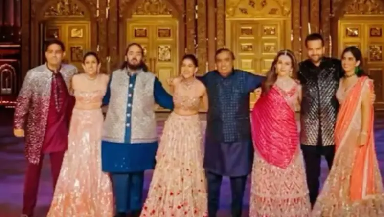 Nita-Mukesh Ambani Perform On Deewangi Deewangi With Kids At Anant Ambani-Radhika's Sangeet: Watch Ambani family