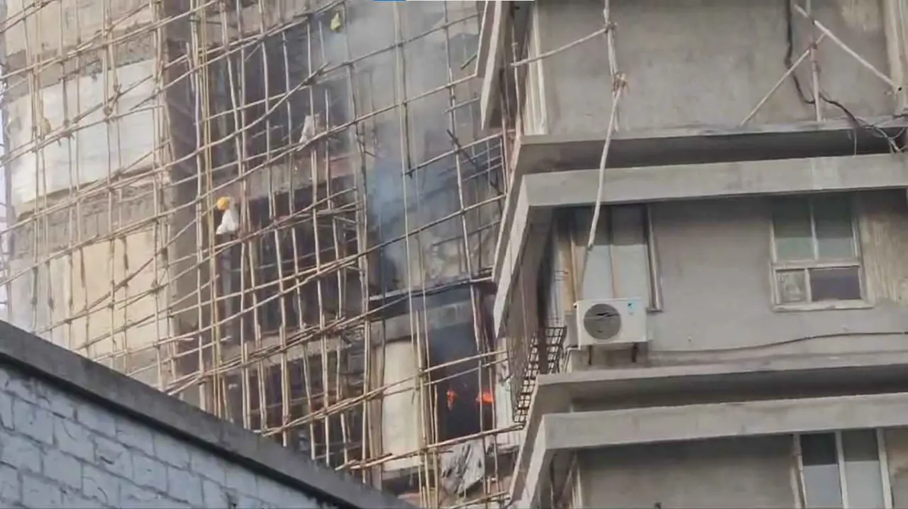 Massive Fire Breaks Out at Vaitarna Building in Mumbai's Worli Massive Fire Breaks Out at Vaitarna Building in Mumbai's Worli