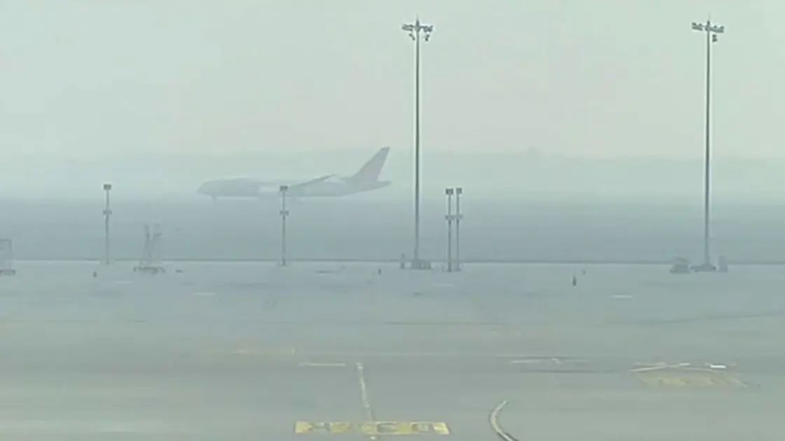 Visual from Delhi's IGI airport engulfed in thick smog