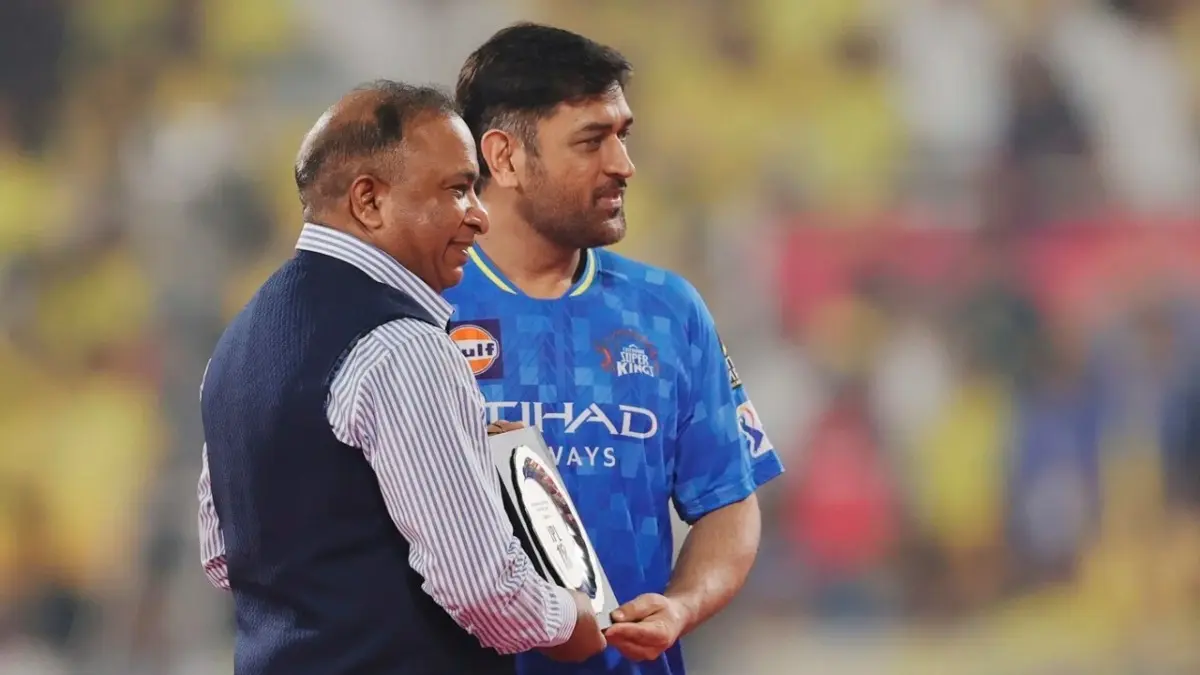 Secretary of BCCI felicitates MS Dhoni